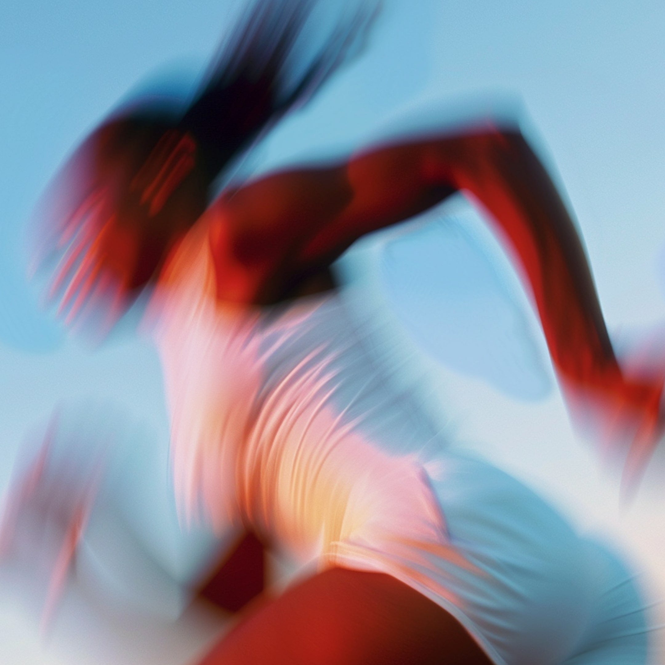 Silhouette d’un sportif en mouvement démontrant l'efficacité des gummies créatine Myoka